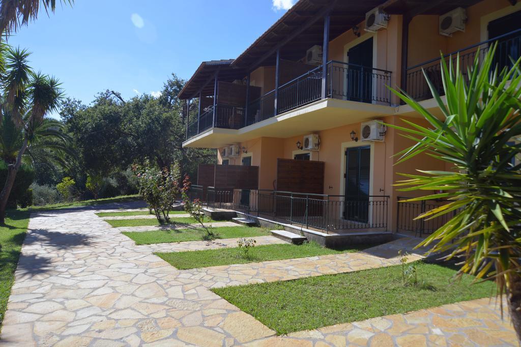 Krystallia Apartments Dassia  Buitenkant foto