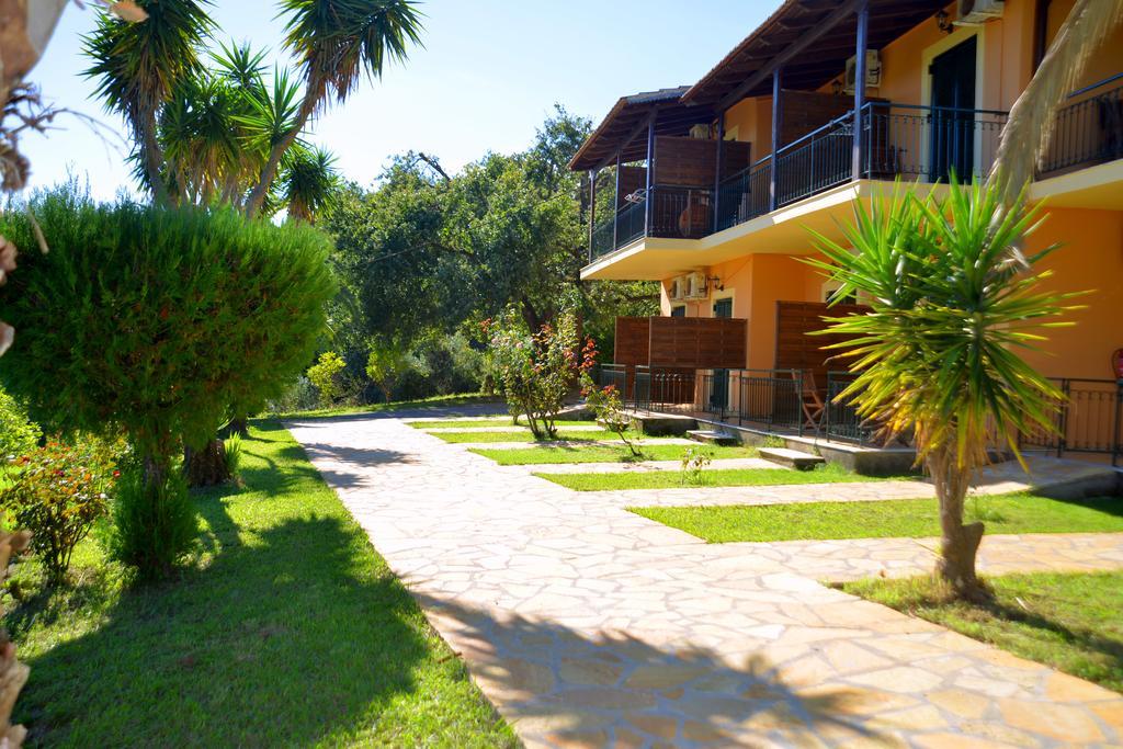 Krystallia Apartments Dassia  Buitenkant foto